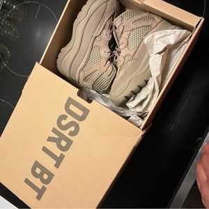 Toddler 7C yeezy boot worn a few times hood condition